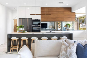 Unit 8 Nereus Stunning and Sophisticated 3 Bedroom Apartment with View